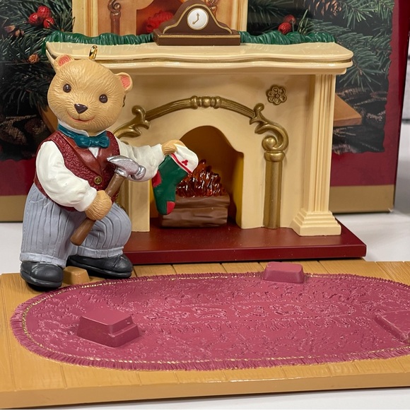 The Bearingers of Victoria Circle Vintage 1993 Hallmark Keepsake Ornamen… - Picture 6 of 11